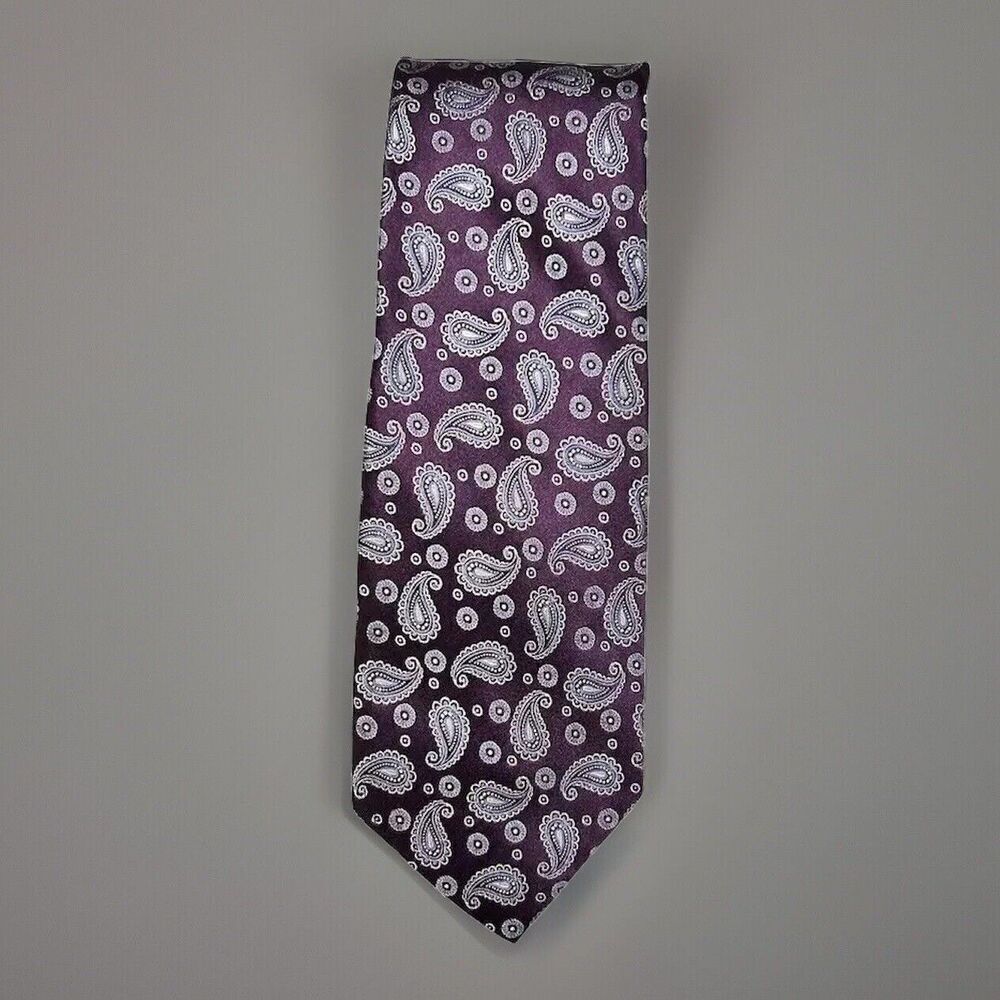 CM Gold Series‎ Men's Purple Paisley Necktie & Pocket Square Set